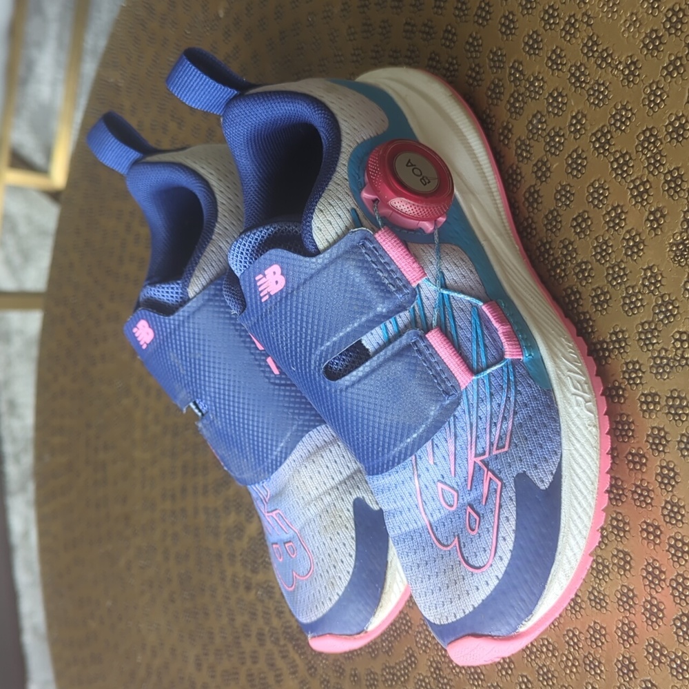 New Balance girls' sneakers tennis shoes size 12.5 US GUC
